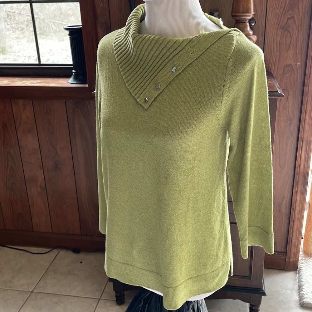 Perfect autumn sweater w loads of cute details